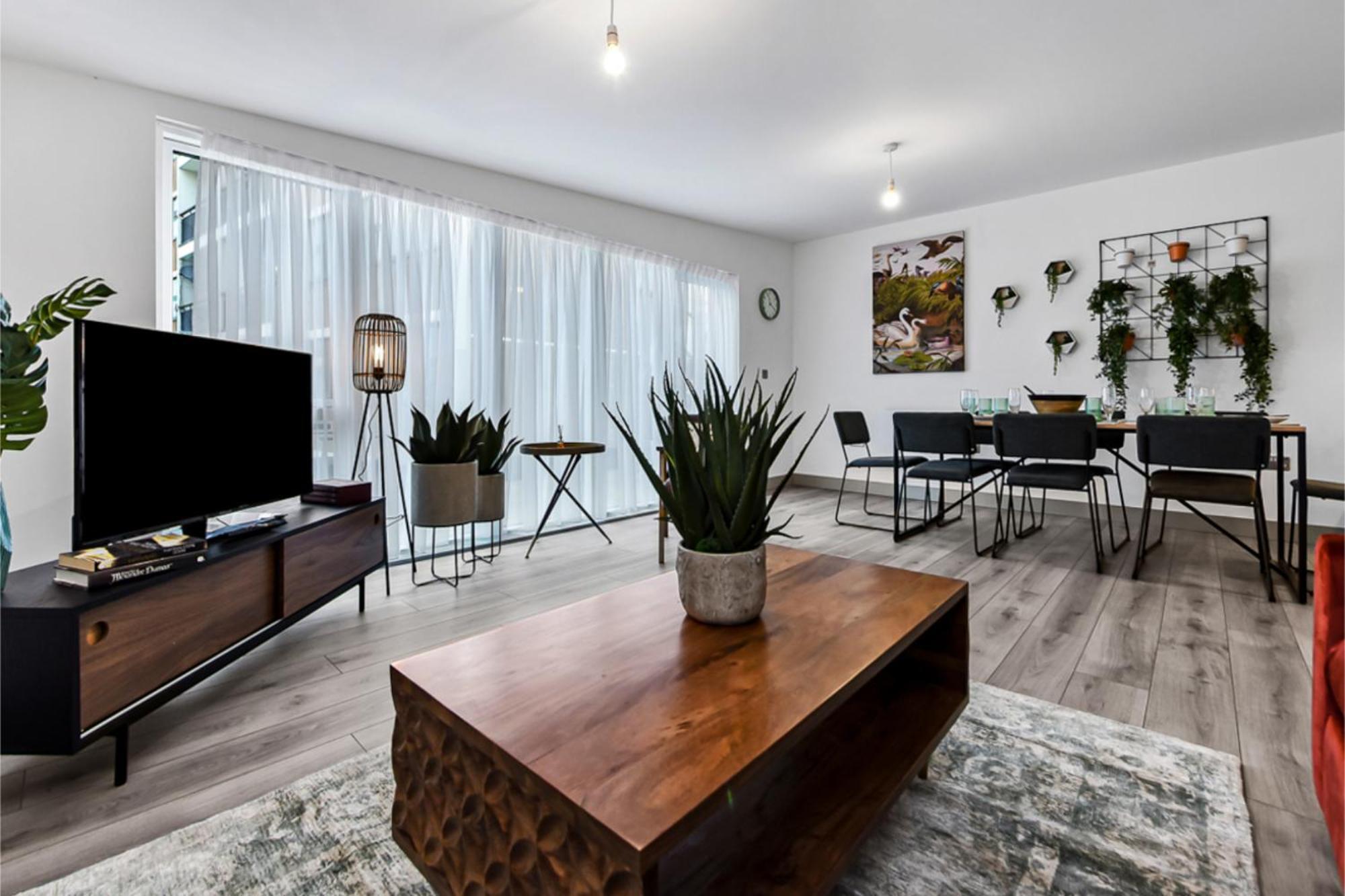 Earthy Elegance: Nature Inspired Flat In Prime Location Appartement *