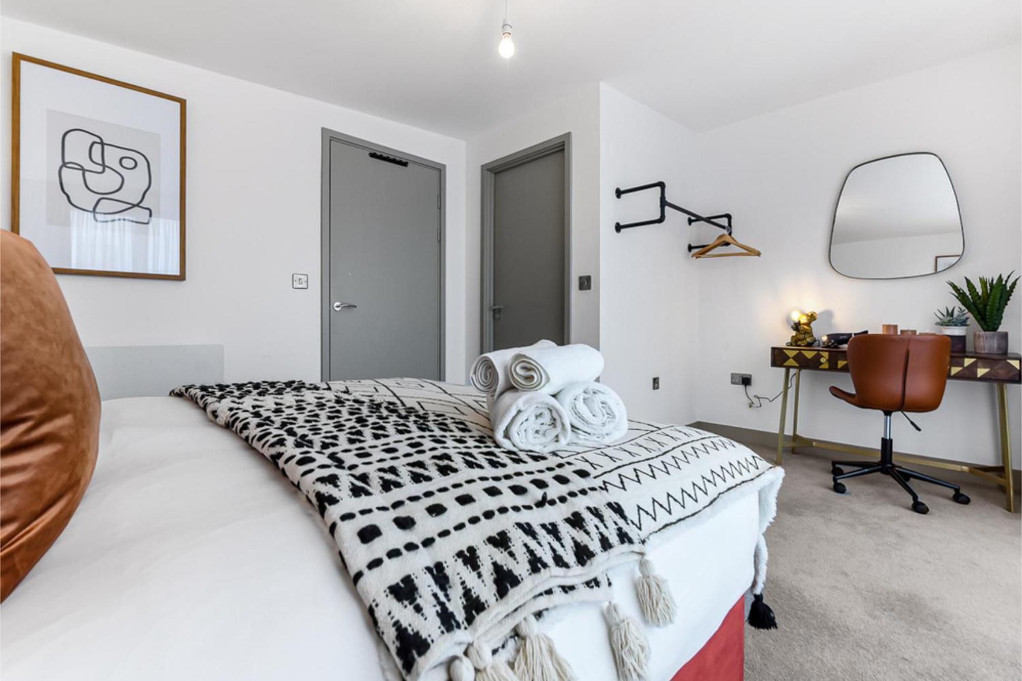 Earthy Elegance: Nature Inspired Flat In Prime Location Appartement