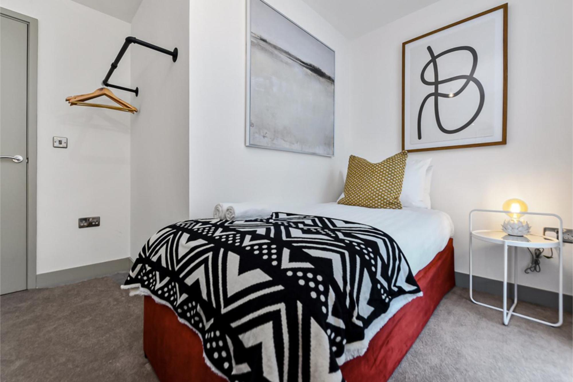 Earthy Elegance: Nature Inspired Flat In Prime Location Appartement